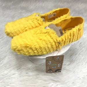 TOMS X SESAME STREET BIG BIRD FAUX FEATHER "NWT"